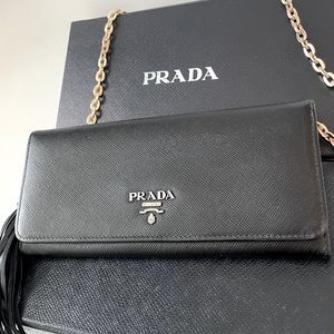 💎✨LIKE NEW✨💎 PRADA WALLET ON CHAIN
